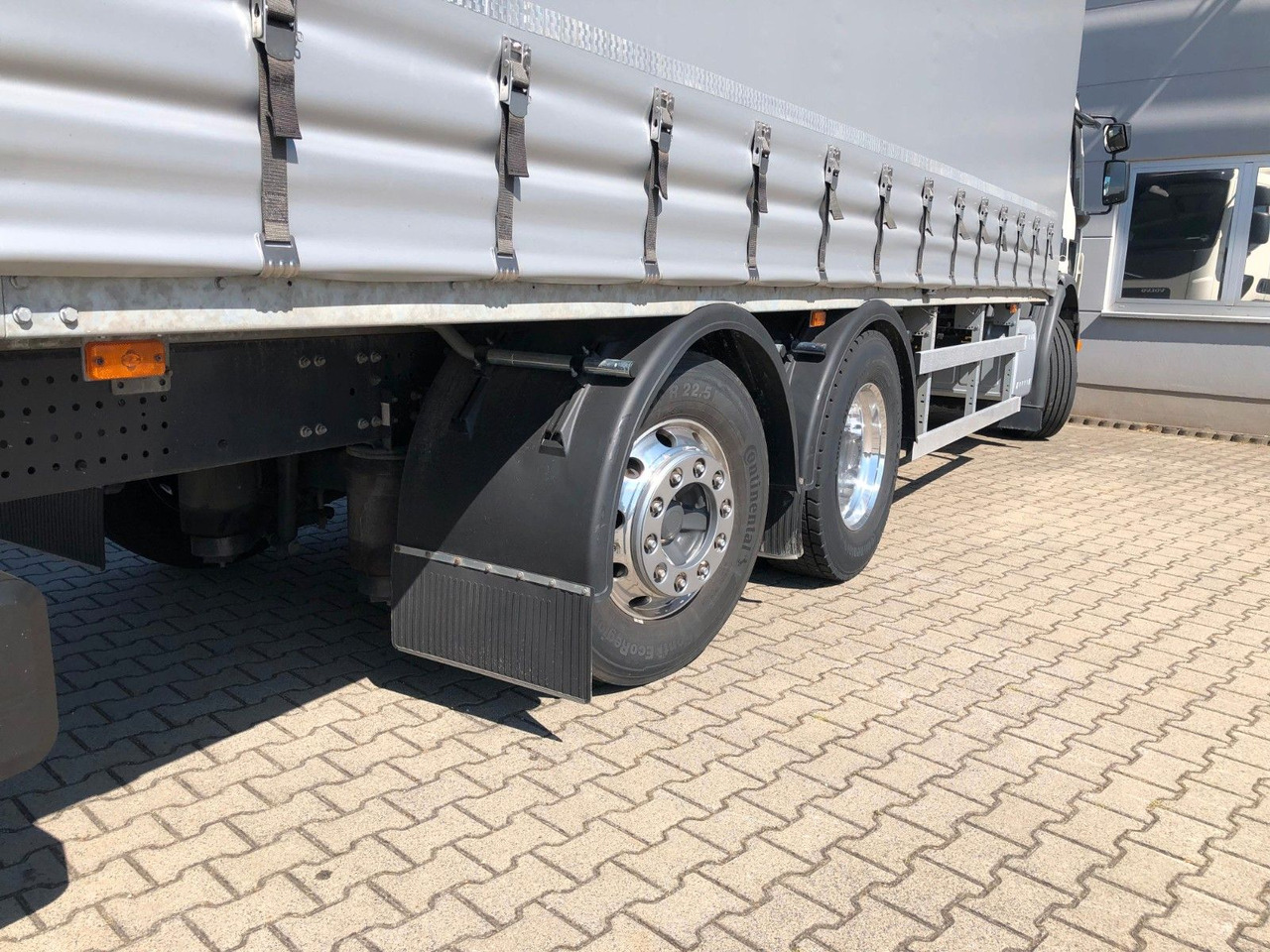 Volvo FE 350 6x2 Lenkachse*ALU*LBW*EDSCHA - Kravas automašīna ar tentu: foto 4 Volvo FE 350 6x2 Lenkachse*ALU*LBW*EDSCHA - Kravas automašīna ar tentu: foto 4