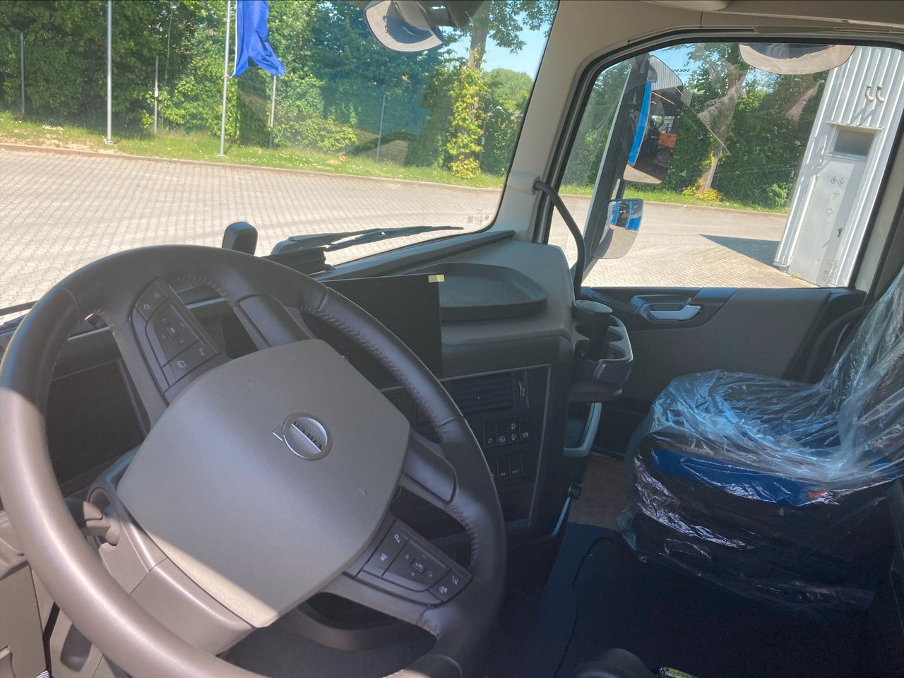 Volvo FH 6x2 R NLA Luftfederung - Bortu kravas automašīna/ Platforma, Kravas auto ar manipulatoru: foto 3 Volvo FH 6x2 R NLA Luftfederung - Bortu kravas automašīna/ Platforma, Kravas auto ar manipulatoru: foto 3