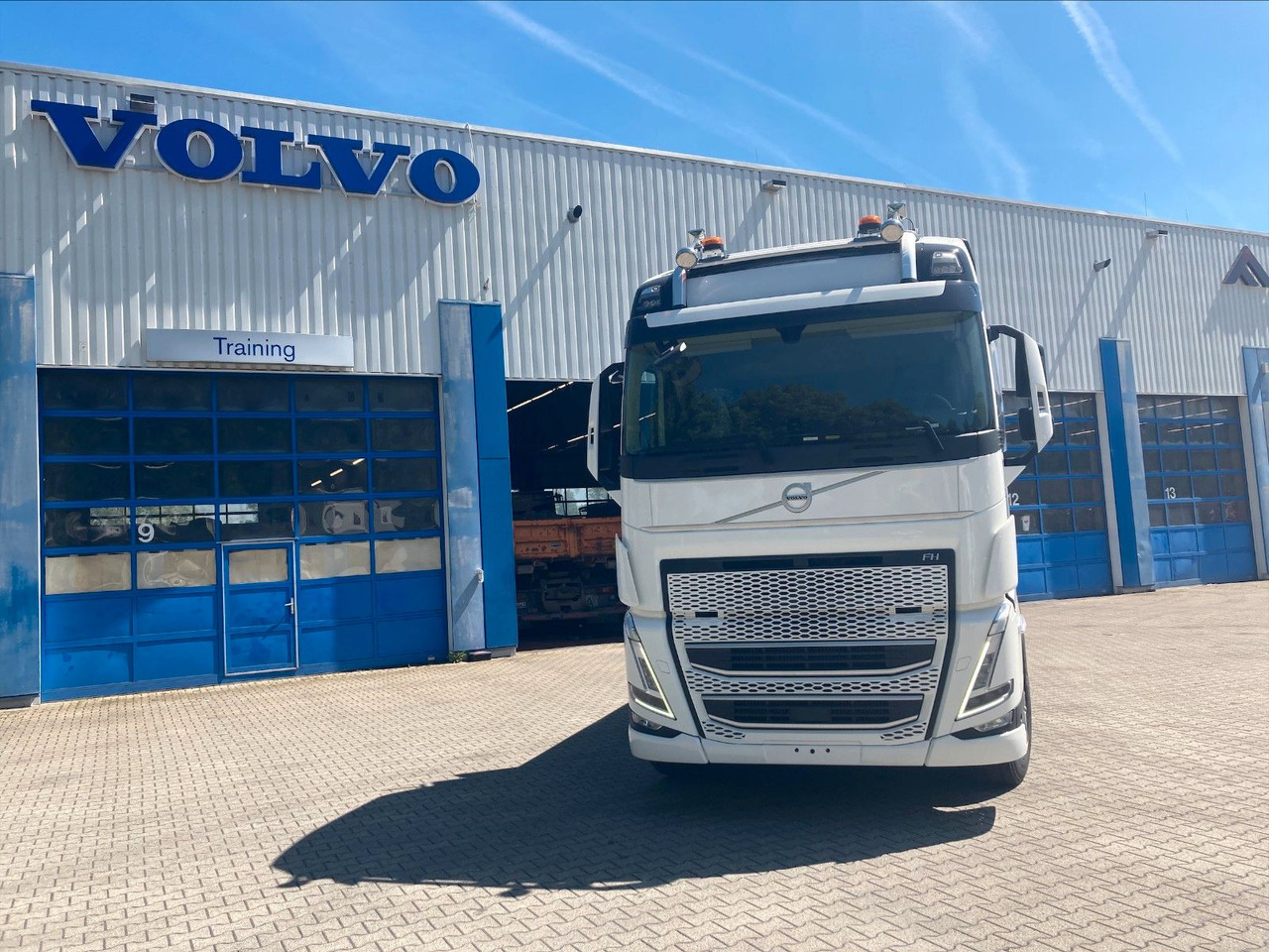 Volvo FH 6x2 R NLA Luftfederung - Bortu kravas automašīna/ Platforma, Kravas auto ar manipulatoru: foto 2 Volvo FH 6x2 R NLA Luftfederung - Bortu kravas automašīna/ Platforma, Kravas auto ar manipulatoru: foto 2