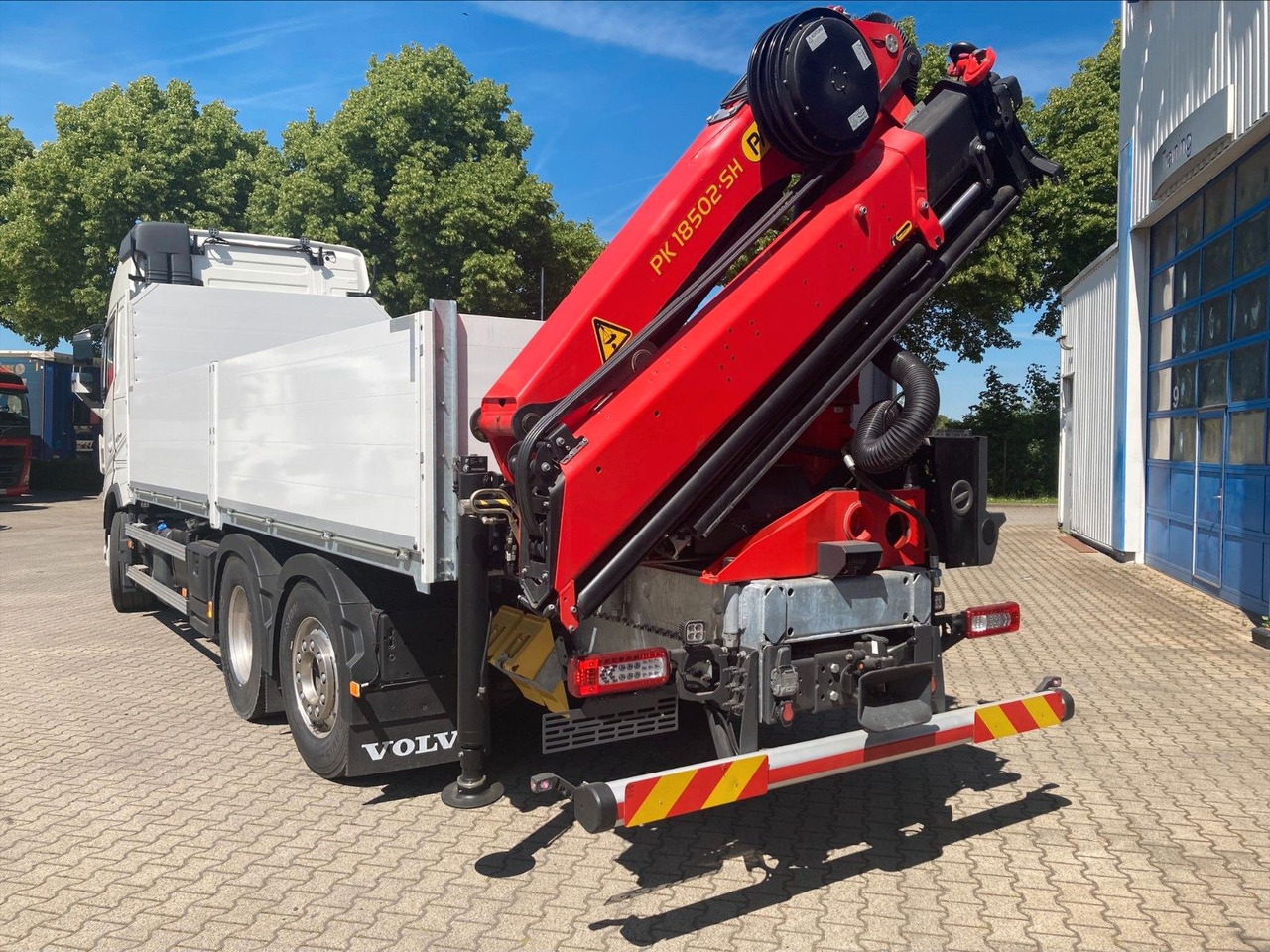 Volvo FH 6x2 R NLA Luftfederung - Bortu kravas automašīna/ Platforma, Kravas auto ar manipulatoru: foto 4 Volvo FH 6x2 R NLA Luftfederung - Bortu kravas automašīna/ Platforma, Kravas auto ar manipulatoru: foto 4
