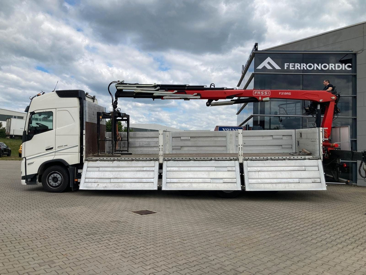 Volvo FH460 8x2 TRIDEM VLA&NLA gelenkt*FASSI F215AS.24 - Kravas auto ar manipulatoru: foto 3 Volvo FH460 8x2 TRIDEM VLA&NLA gelenkt*FASSI F215AS.24 - Kravas auto ar manipulatoru: foto 3