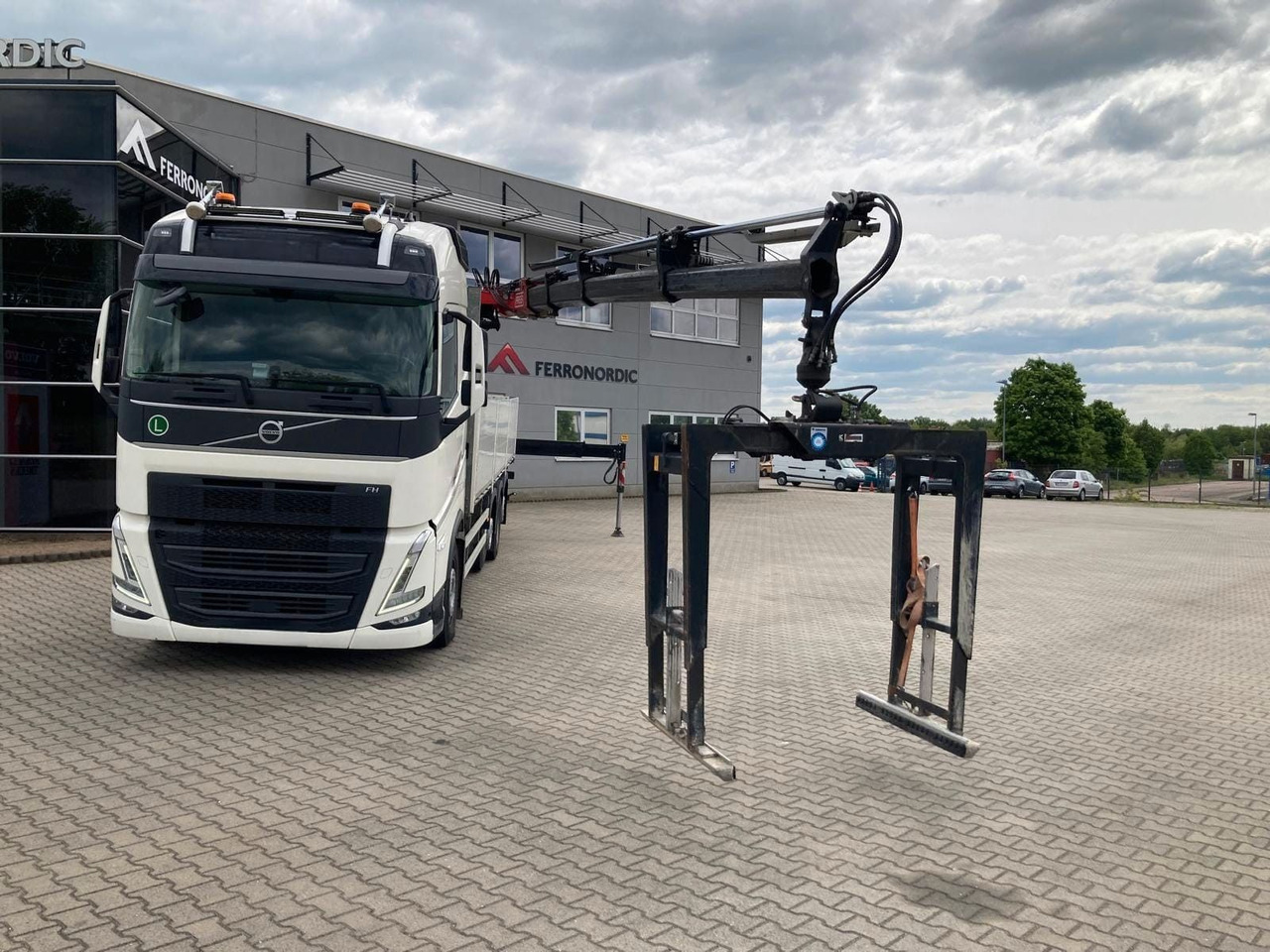 Volvo FH460 8x2 TRIDEM VLA&NLA gelenkt*FASSI F215AS.24 - Kravas auto ar manipulatoru: foto 5 Volvo FH460 8x2 TRIDEM VLA&NLA gelenkt*FASSI F215AS.24 - Kravas auto ar manipulatoru: foto 5