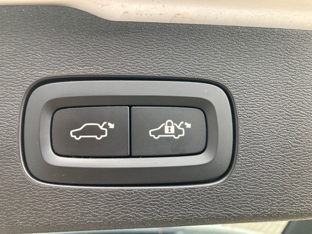 Vieglā automašīna Volvo V60 T6 AWD R-Design Expression Recharge Plug-In: foto 18