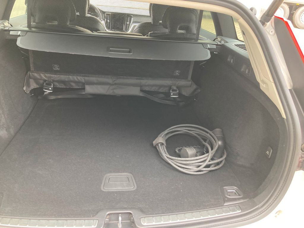 Vieglā automašīna Volvo V60 T6 AWD R-Design Expression Recharge Plug-In: foto 17
