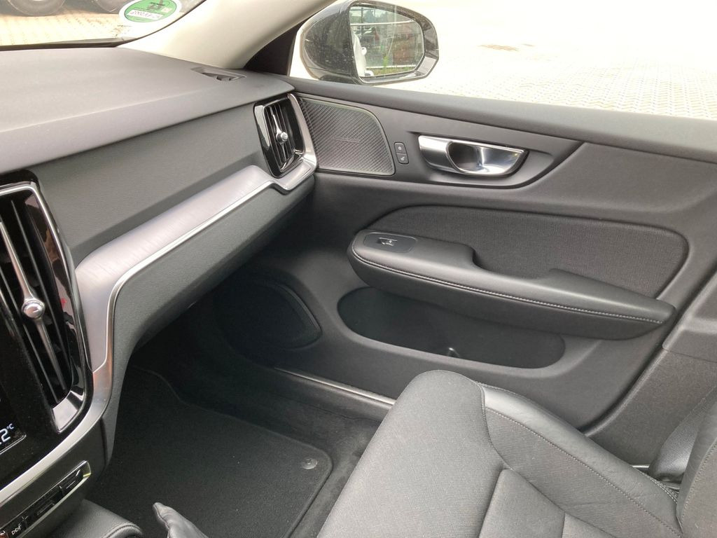 Vieglā automašīna Volvo V60 T6 AWD R-Design Expression Recharge Plug-In: foto 16