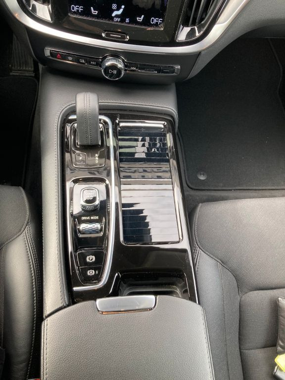 Vieglā automašīna Volvo V60 T6 AWD R-Design Expression Recharge Plug-In: foto 19