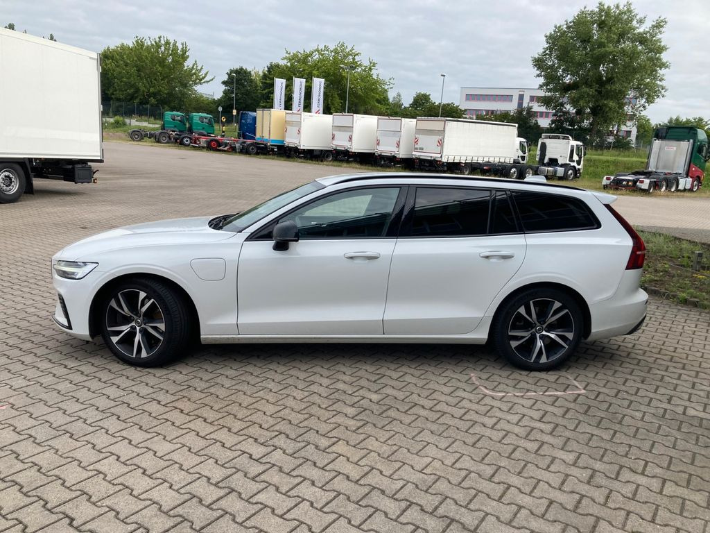 Volvo V60 T6 AWD R-Design Expression Recharge Plug-In Volvo V60 T6 AWD R-Design Expression Recharge Plug-In - Universālis: foto 2 Volvo V60 T6 AWD R-Design Expression Recharge Plug-In Volvo V60 T6 AWD R-Design Expression Recharge Plug-In - Universālis: foto 2
