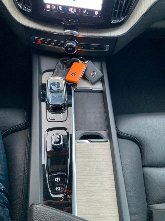 SUV Volvo XC 60 T6 Inscr. Rech. Plug-In Hybrid AWD Md.2022: foto 16