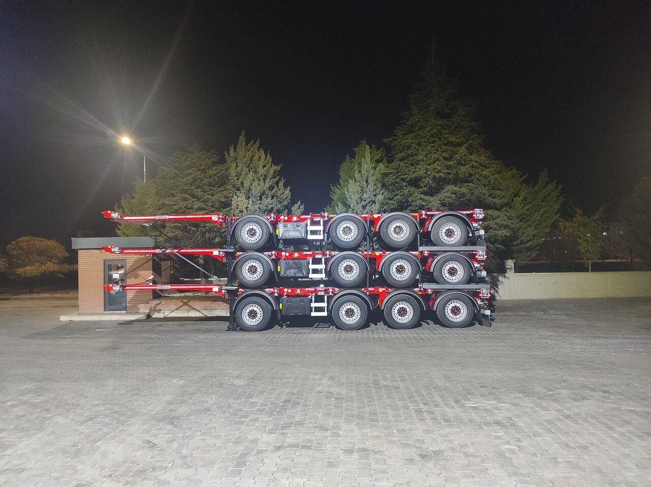 Özgül 4 AXLE HIGH CUBE CONTAINER CARRIER - Puspiekabe noņemamā virsbūve/ Konteineru vedējs: foto 2 Özgül 4 AXLE HIGH CUBE CONTAINER CARRIER - Puspiekabe noņemamā virsbūve/ Konteineru vedējs: foto 2
