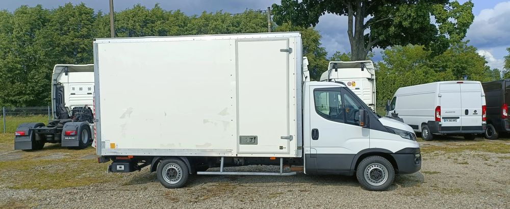 Iveco Daily 35S16 - Furgons ar slēgtā virsbūve: foto 4 Iveco Daily 35S16 - Furgons ar slēgtā virsbūve: foto 4