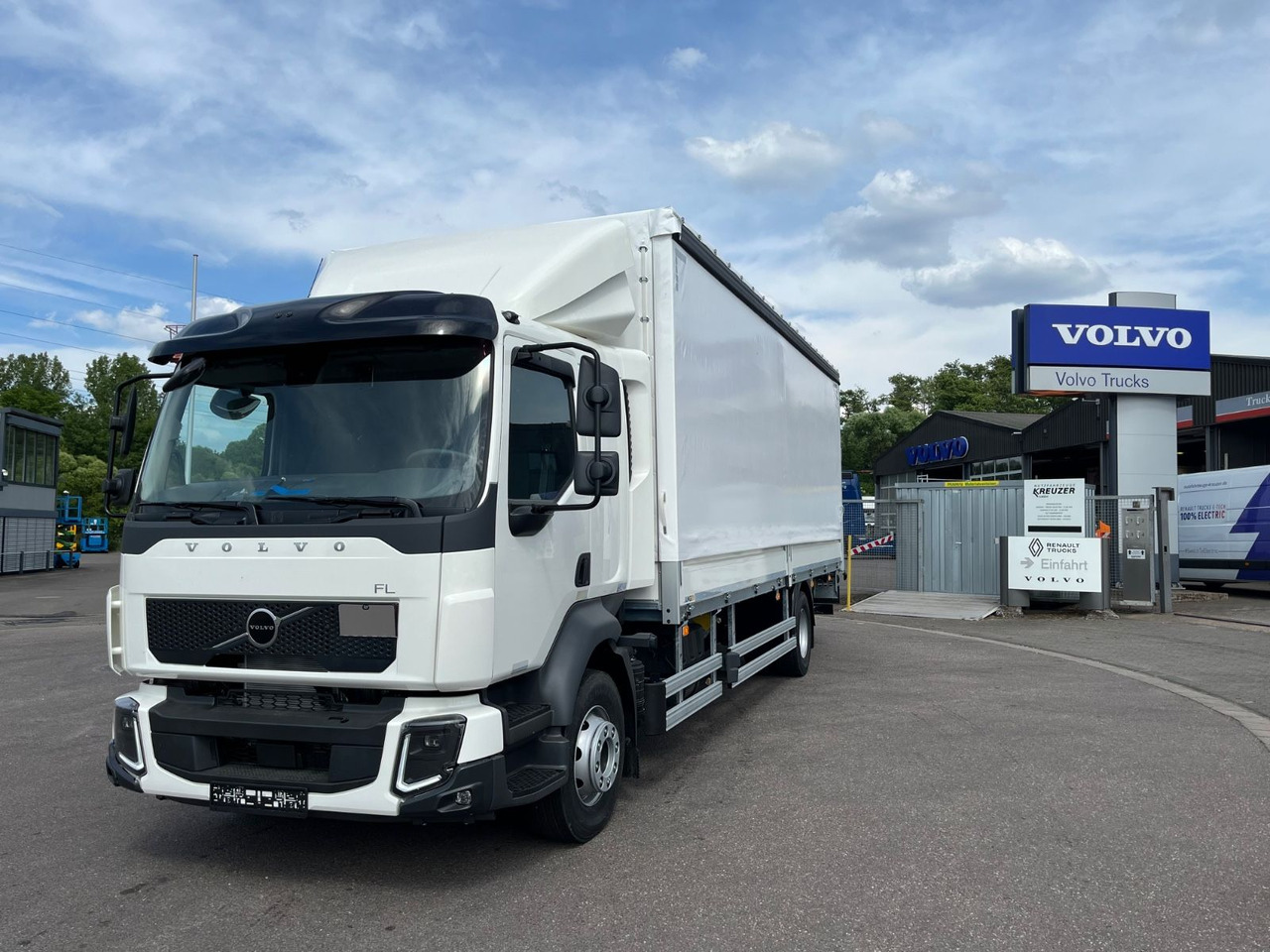Volvo FL 14.245 Junge Schiebeplanenaufbau LBW - Kravas automašīna ar tentu: foto 1 Volvo FL 14.245 Junge Schiebeplanenaufbau LBW - Kravas automašīna ar tentu: foto 1