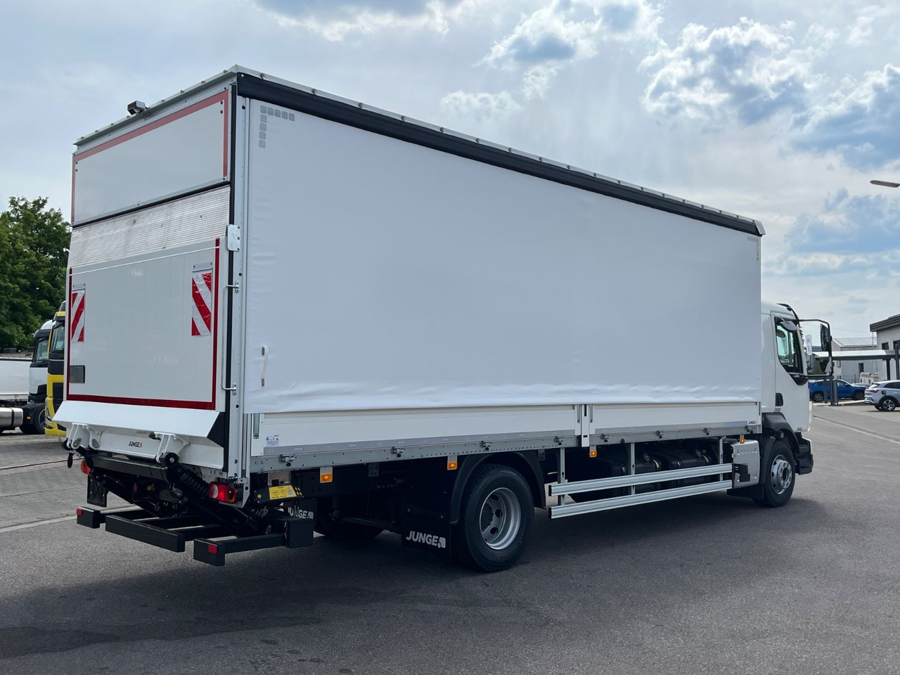 Volvo FL 14.245 Junge Schiebeplanenaufbau LBW - Kravas automašīna ar tentu: foto 5 Volvo FL 14.245 Junge Schiebeplanenaufbau LBW - Kravas automašīna ar tentu: foto 5