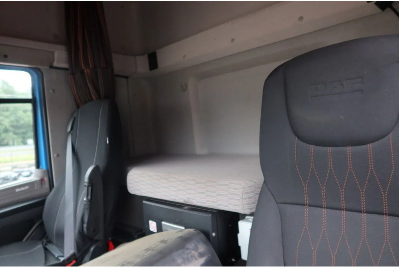 DAF CF 410 Bakwagen + Onderschuif klep - Kravas automašīna ar slēgto virsbūvi: foto 5 DAF CF 410 Bakwagen + Onderschuif klep - Kravas automašīna ar slēgto virsbūvi: foto 5