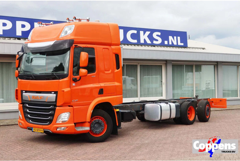 DAF CF 450 Chassis Cabine Slaap Cabine 2x Bed - Šasija kravas automašīna: foto 1 DAF CF 450 Chassis Cabine Slaap Cabine 2x Bed - Šasija kravas automašīna: foto 1