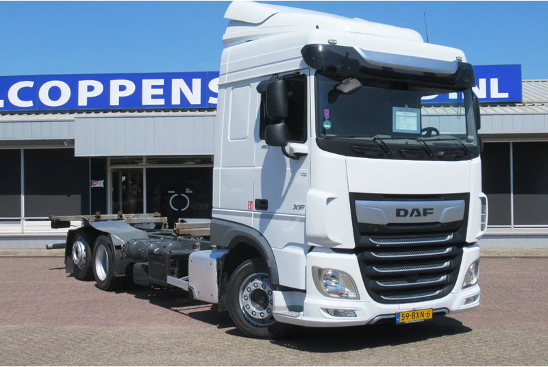DAF XF 450 FAR BDF Systeem - Konteineru vedējs/ Kravas automašīna ar noņemamā virsbūve: foto 2 DAF XF 450 FAR BDF Systeem - Konteineru vedējs/ Kravas automašīna ar noņemamā virsbūve: foto 2