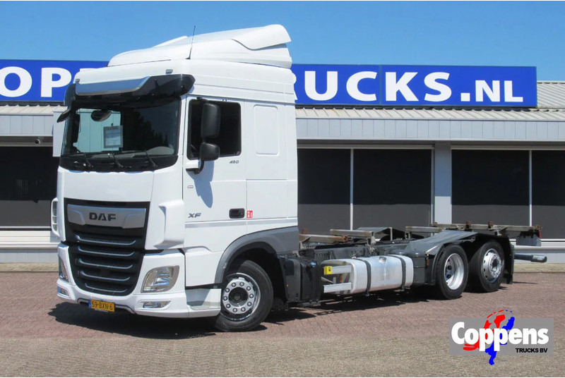 DAF XF 450 FAR BDF Systeem - Konteineru vedējs/ Kravas automašīna ar noņemamā virsbūve: foto 1 DAF XF 450 FAR BDF Systeem - Konteineru vedējs/ Kravas automašīna ar noņemamā virsbūve: foto 1