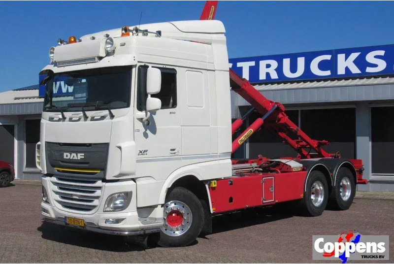 DAF XF 510 Fat 6x4 Euro 6 - Pacēlājs ar āķi: foto 1 DAF XF 510 Fat 6x4 Euro 6 - Pacēlājs ar āķi: foto 1