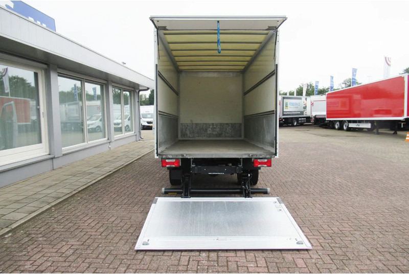 Iveco Daily 35C16 Bak+Klep Automaat Laadklep Airco Camera - Furgons ar slēgtā virsbūve: foto 4 Iveco Daily 35C16 Bak+Klep Automaat Laadklep Airco Camera - Furgons ar slēgtā virsbūve: foto 4