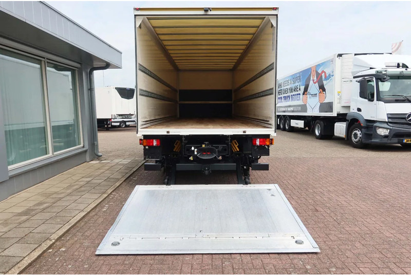 MAN 26.320 TGM Bak+Klep stuur lift as Bar klep 2.000 kg - Kravas automašīna ar slēgto virsbūvi: foto 4 MAN 26.320 TGM Bak+Klep stuur lift as Bar klep 2.000 kg - Kravas automašīna ar slēgto virsbūvi: foto 4