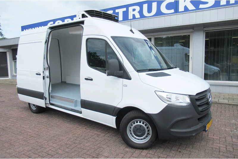 Mercedes-Benz Sprinter 317 CDI Koel / Vries/ verwarmen Carrier Xarios 350 + 220 volt nacht stekkerL2/H2 - Komercauto refrižerators: foto 2 Mercedes-Benz Sprinter 317 CDI Koel / Vries/ verwarmen Carrier Xarios 350 + 220 volt nacht stekkerL2/H2 - Komercauto refrižerators: foto 2