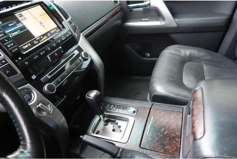 Toyota Land Cruiser V8 200 V8. 4.5D Executive. 7 Persoons. Luchtvering. Marge voertuig - Vieglā automašīna: foto 5 Toyota Land Cruiser V8 200 V8. 4.5D Executive. 7 Persoons. Luchtvering. Marge voertuig - Vieglā automašīna: foto 5