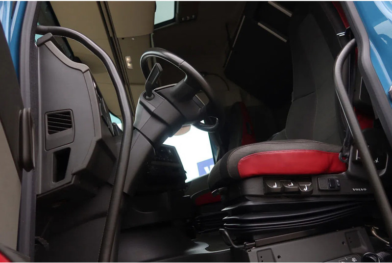 Volvo FH 460 Hooklift 8x2 Haakarm. 3x Steering axle - Kravas automašīna - kabeļu sistēma: foto 5 Volvo FH 460 Hooklift 8x2 Haakarm. 3x Steering axle - Kravas automašīna - kabeļu sistēma: foto 5