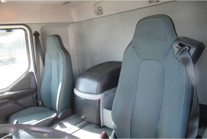 Volvo FL 250 Bakwagen + 6 deuren + Laadklep 2000 kg - Kravas automašīna ar slēgto virsbūvi: foto 5 Volvo FL 250 Bakwagen + 6 deuren + Laadklep 2000 kg - Kravas automašīna ar slēgto virsbūvi: foto 5