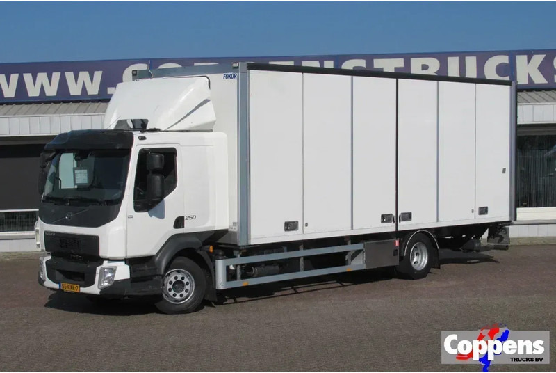 Volvo FL 250 Bakwagen + 6 deuren + Laadklep 2000 kg - Kravas automašīna ar slēgto virsbūvi: foto 1 Volvo FL 250 Bakwagen + 6 deuren + Laadklep 2000 kg - Kravas automašīna ar slēgto virsbūvi: foto 1