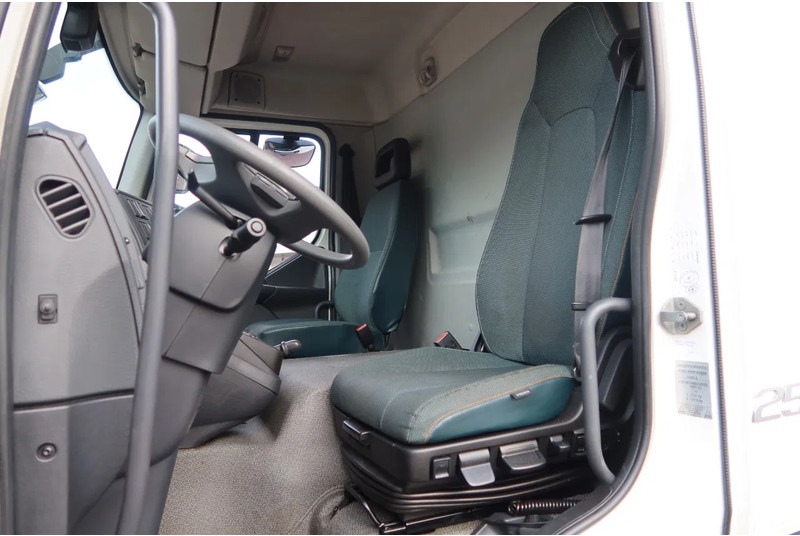 Volvo FL Bak + Dhollandia klep 2000 Kg - Kravas automašīna ar slēgto virsbūvi: foto 5 Volvo FL Bak + Dhollandia klep 2000 Kg - Kravas automašīna ar slēgto virsbūvi: foto 5