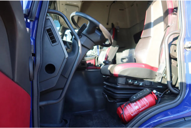 Volvo FM 420 6x2 Bak + Dhollandia klep 1500 kg + Aanhanger 94-WS-TS - Kravas automašīna ar slēgto virsbūvi: foto 5 Volvo FM 420 6x2 Bak + Dhollandia klep 1500 kg + Aanhanger 94-WS-TS - Kravas automašīna ar slēgto virsbūvi: foto 5