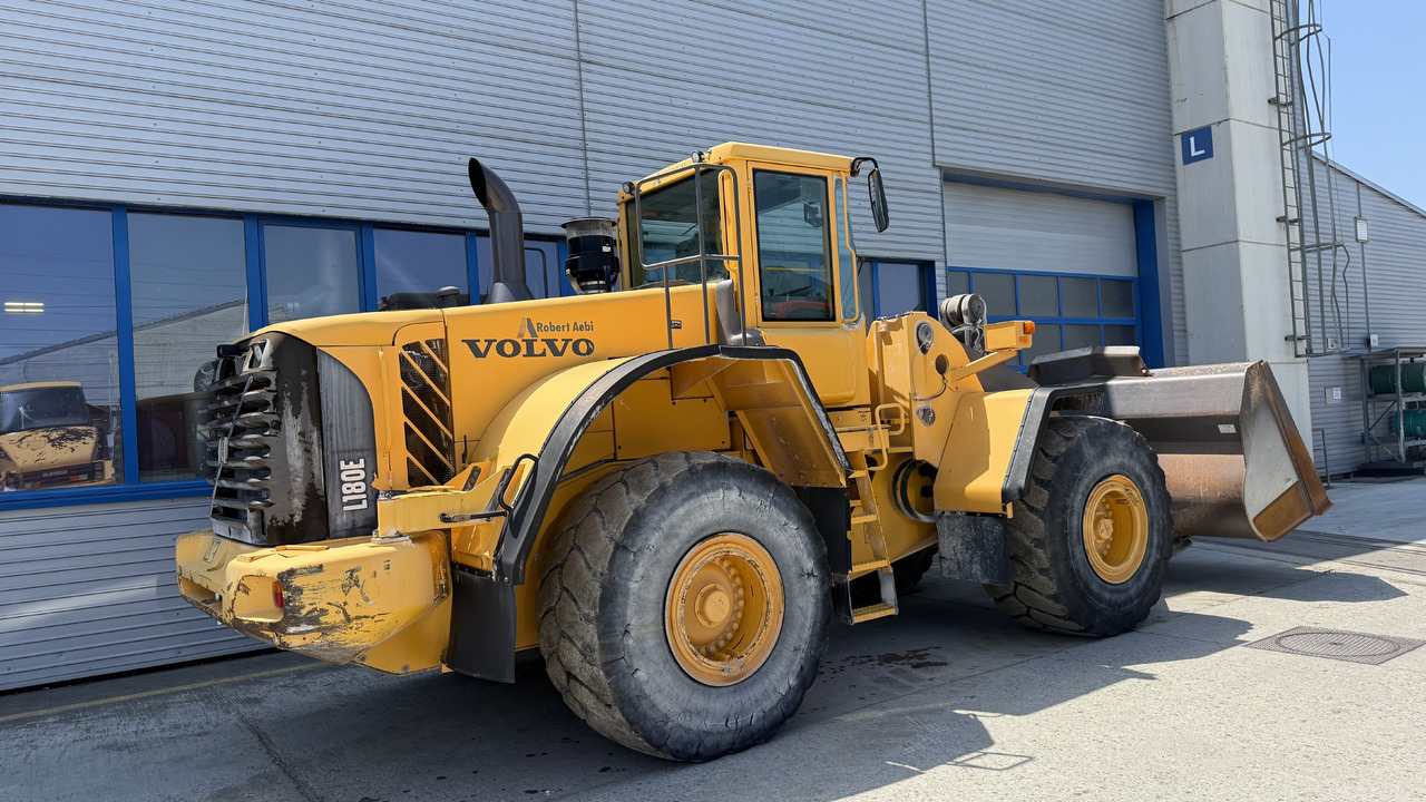 VOLVO L180E - Riteņu iekrāvējs: foto 2 VOLVO L180E - Riteņu iekrāvējs: foto 2