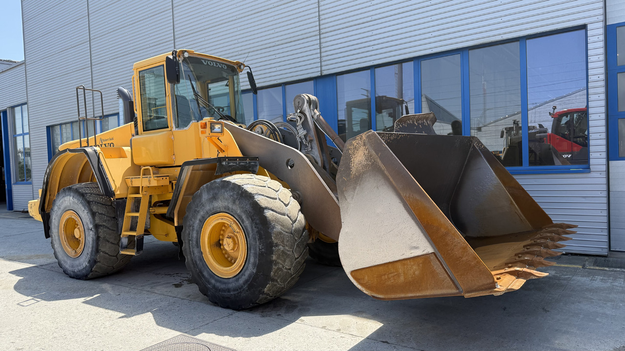 VOLVO L180E - Riteņu iekrāvējs: foto 1 VOLVO L180E - Riteņu iekrāvējs: foto 1