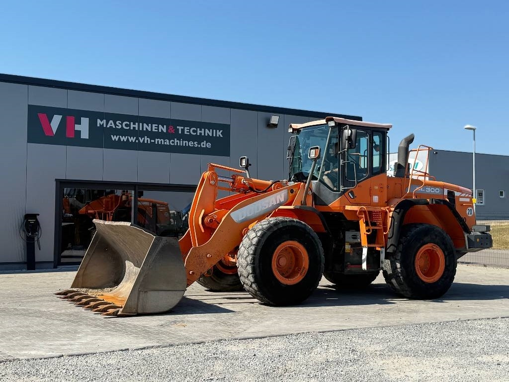 Doosan DL 300-3 - Riteņu iekrāvējs: foto 1 Doosan DL 300-3 - Riteņu iekrāvējs: foto 1