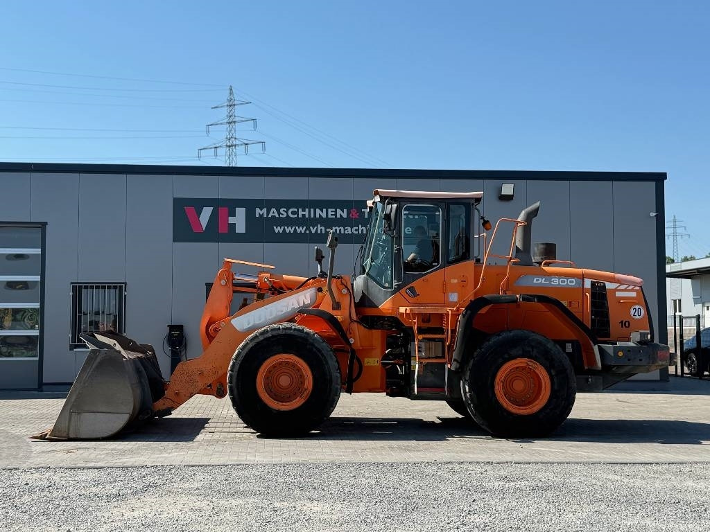 Doosan DL 300-3 - Riteņu iekrāvējs: foto 2 Doosan DL 300-3 - Riteņu iekrāvējs: foto 2