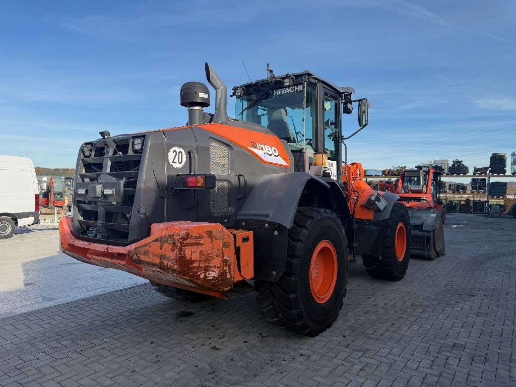 Hitachi ZW 180-6 - Riteņu iekrāvējs: foto 5 Hitachi ZW 180-6 - Riteņu iekrāvējs: foto 5