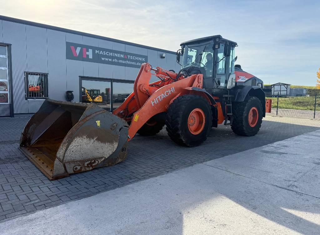 Hitachi ZW 180-6 - Riteņu iekrāvējs: foto 1 Hitachi ZW 180-6 - Riteņu iekrāvējs: foto 1