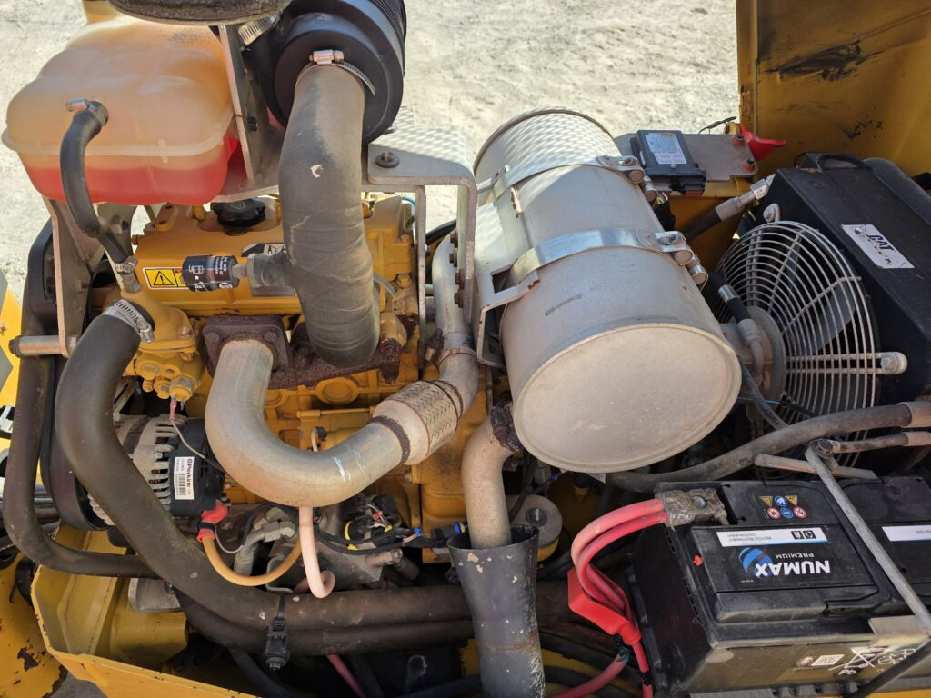 CAT CB24B - Veltnis: foto 5 CAT CB24B - Veltnis: foto 5