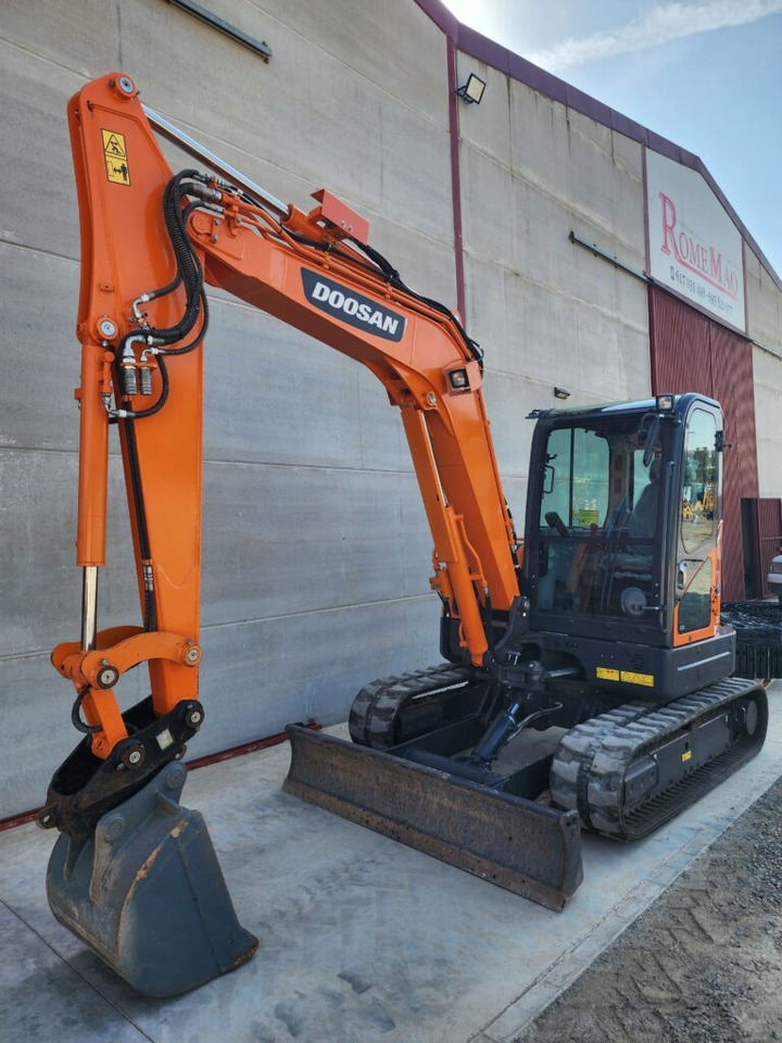 DOOSAN DX63R-3 - Mini-ekskavators: foto 2 DOOSAN DX63R-3 - Mini-ekskavators: foto 2