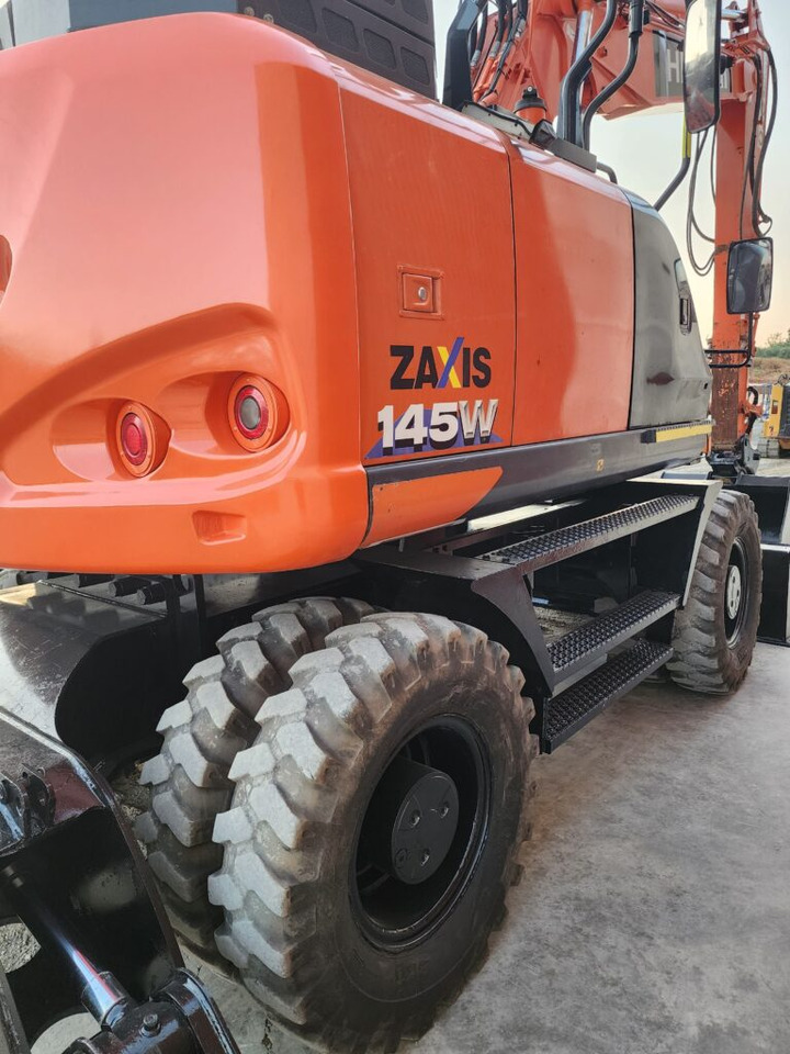 HITACHI ZX145W-6 - Riteņu ekskavators: foto 4 HITACHI ZX145W-6 - Riteņu ekskavators: foto 4