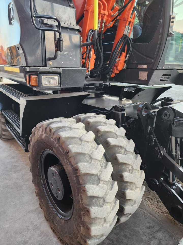 HITACHI ZX145W-6 - Riteņu ekskavators: foto 5 HITACHI ZX145W-6 - Riteņu ekskavators: foto 5