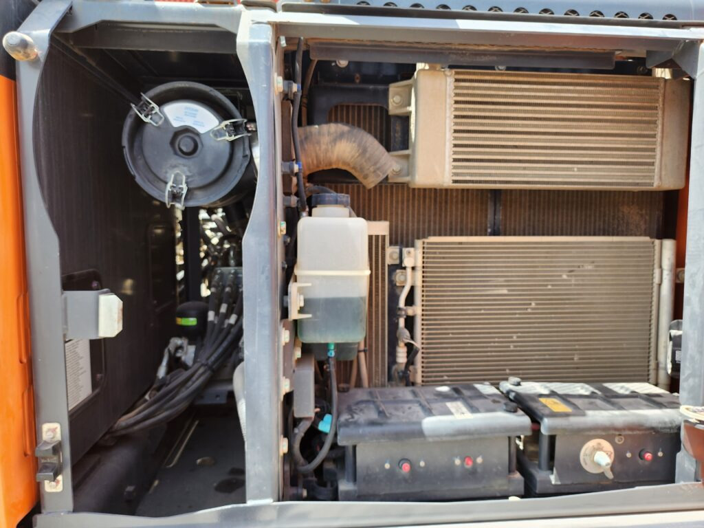 Kāpurķēžu ekskavators HITACHI ZX300LCN-6: foto 11