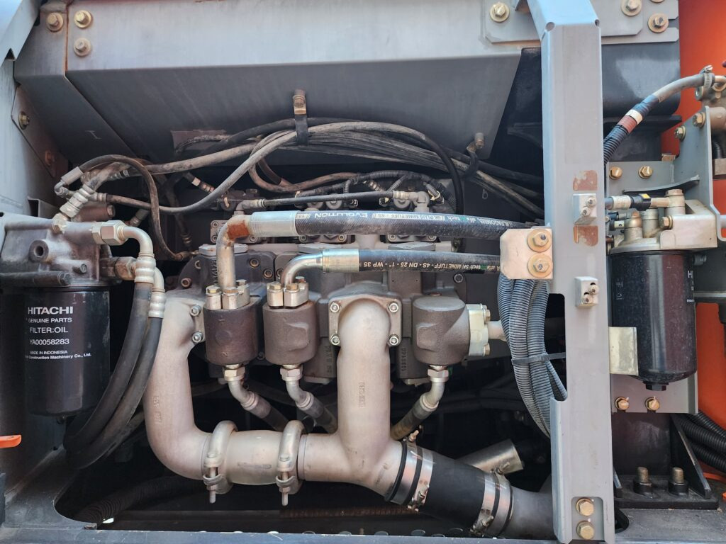 Kāpurķēžu ekskavators HITACHI ZX300LCN-6: foto 6