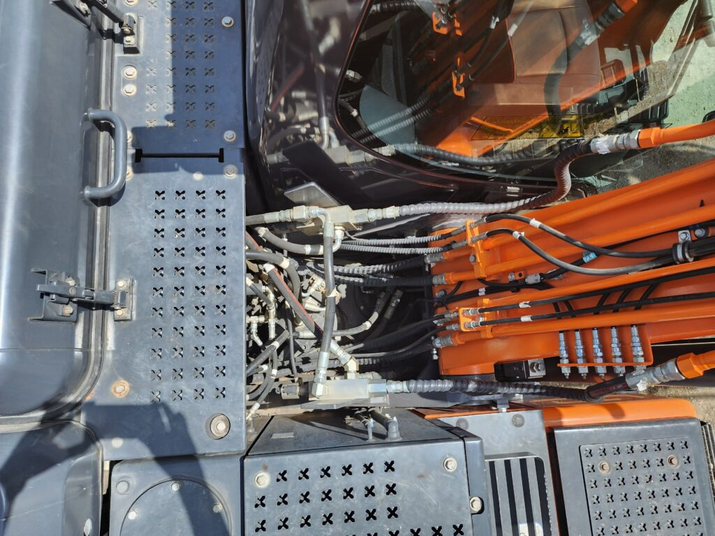 Kāpurķēžu ekskavators HITACHI ZX300LCN-6: foto 8