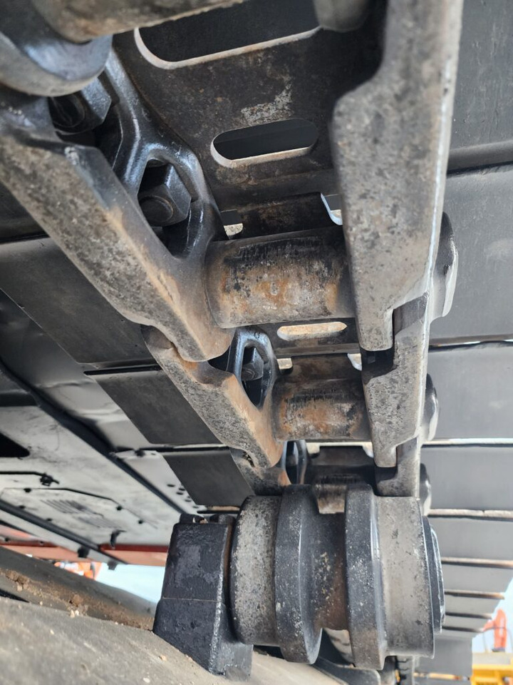 Kāpurķēžu ekskavators HITACHI ZX300LCN-6: foto 13