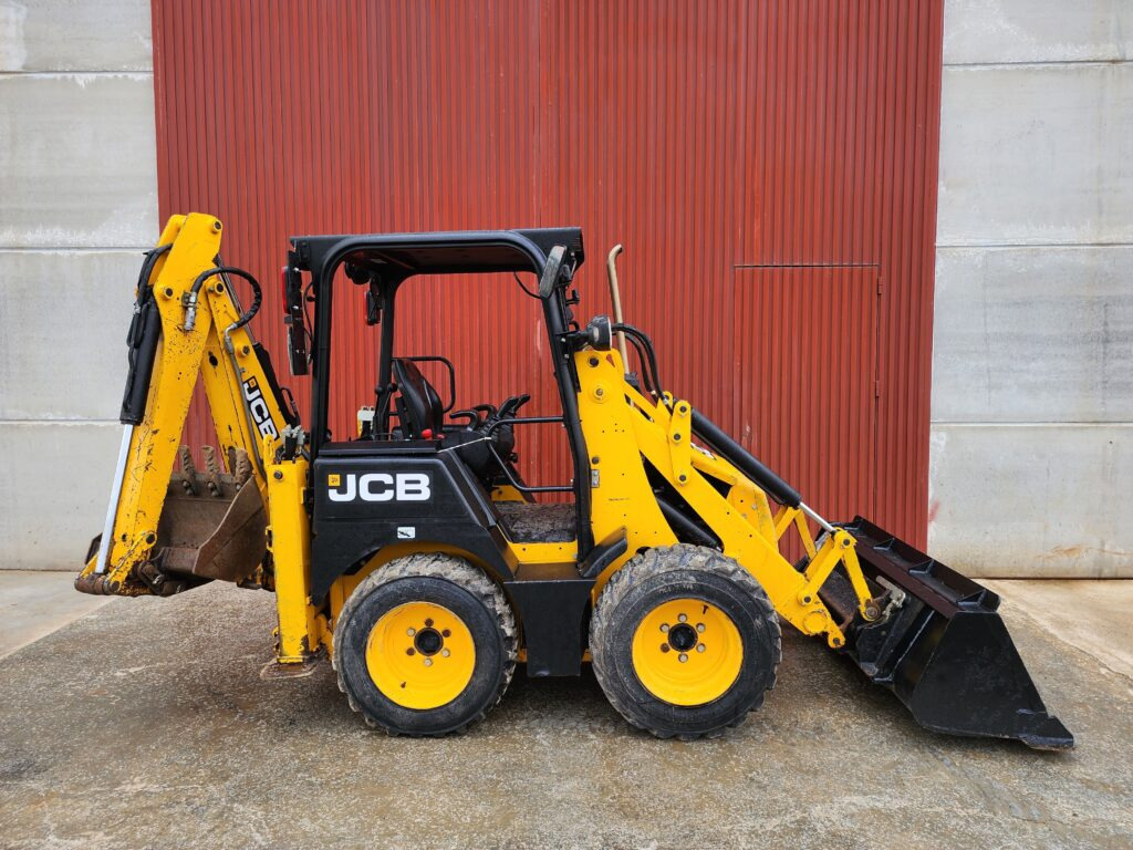 JCB 1CX - Ekskavators-iekrāvējs: foto 1 JCB 1CX - Ekskavators-iekrāvējs: foto 1