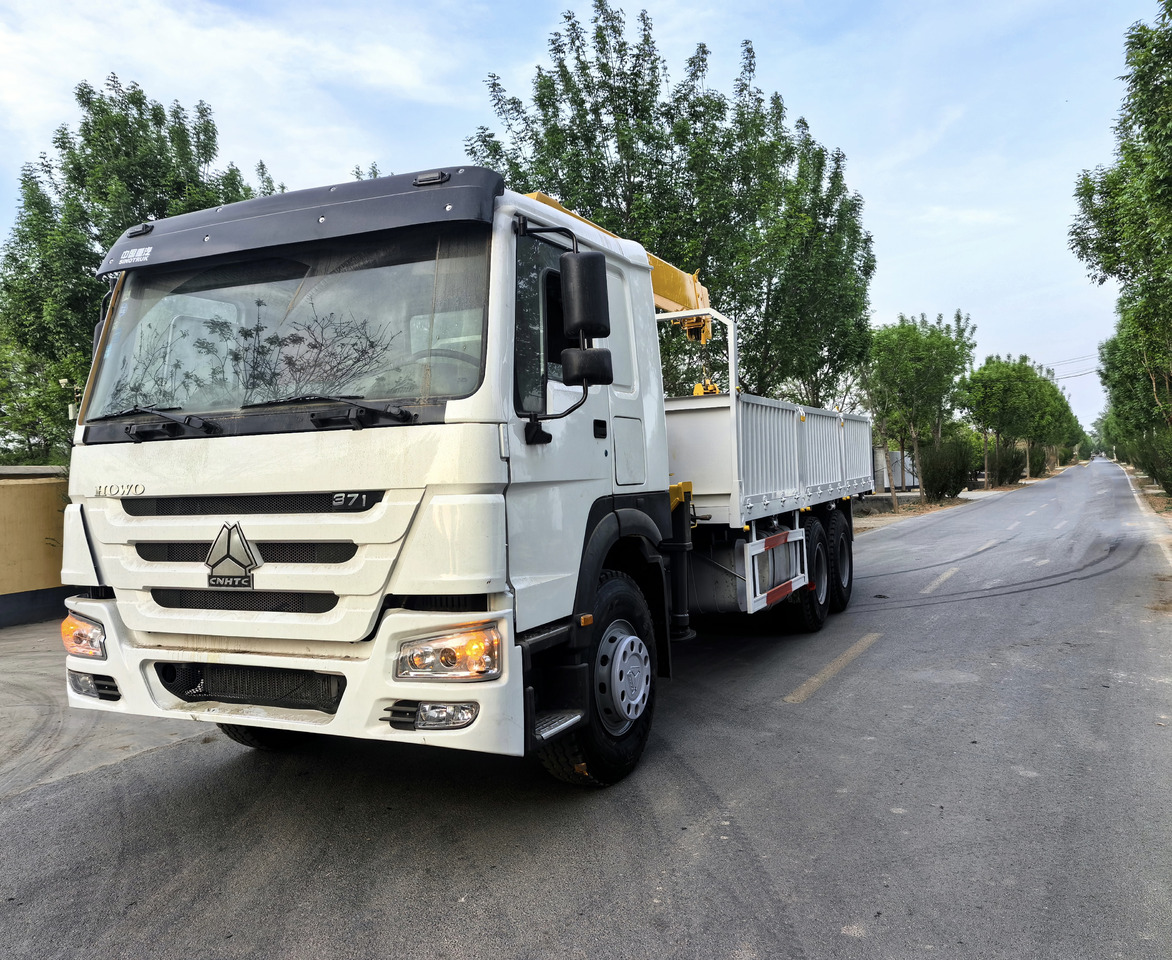 HOWO 371HP CRANE TRUCK - Kravas auto ar manipulatoru: foto 3 HOWO 371HP CRANE TRUCK - Kravas auto ar manipulatoru: foto 3