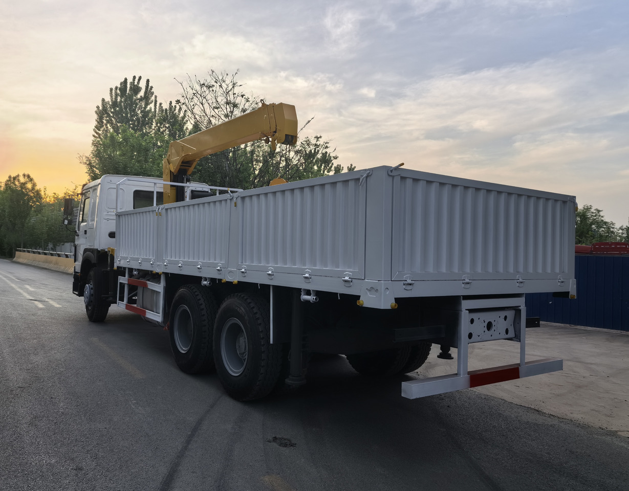 HOWO 371HP CRANE TRUCK - Kravas auto ar manipulatoru: foto 4 HOWO 371HP CRANE TRUCK - Kravas auto ar manipulatoru: foto 4
