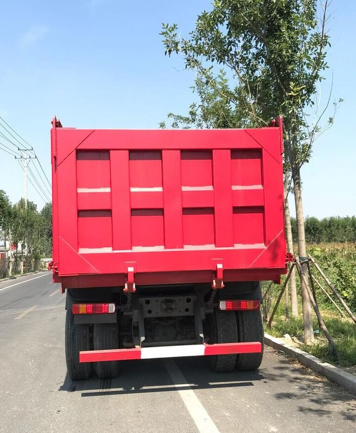 Howo Sinotruck - Kravas automašīna pašizgāzējs: foto 4 Howo Sinotruck - Kravas automašīna pašizgāzējs: foto 4