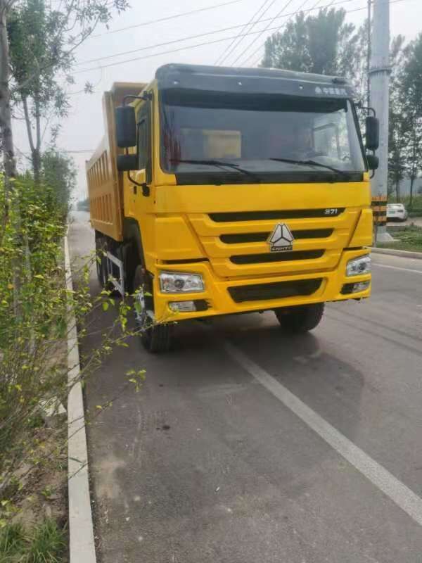 Howo Sinotruck - Kravas automašīna pašizgāzējs: foto 1 Howo Sinotruck - Kravas automašīna pašizgāzējs: foto 1