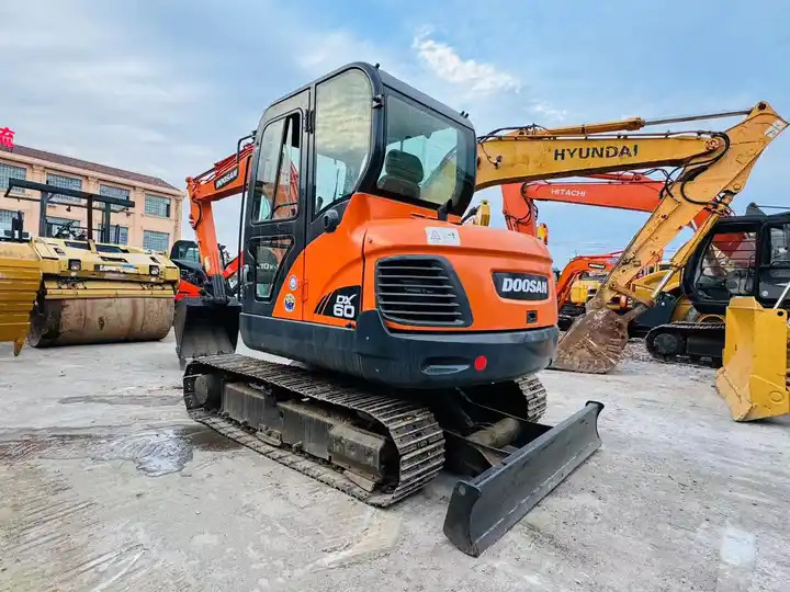 6t Small Excavator,Mini Excavating Machine Korea Doosan Used Excavators Doosan Dx60 For Sale In Shanghai - Kāpurķēžu ekskavators: foto 5 6t Small Excavator,Mini Excavating Machine Korea Doosan Used Excavators Doosan Dx60 For Sale In Shanghai - Kāpurķēžu ekskavators: foto 5